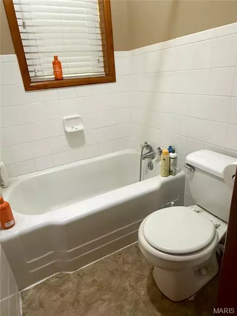 Bath - 1105 S Anthony St, Kennett, MO 63857 photo 2 of 2