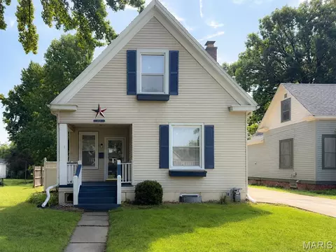 904 Troy Rd, Edwardsville, IL 62025