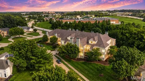 1608 Lake Knoll Dr #1A, Lake Saint Louis, MO 63367