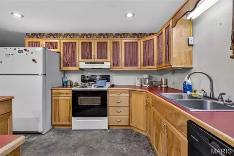 Kitchen - 5972 Highway E, Fredericktown, MO 63645 photo 2 of 5