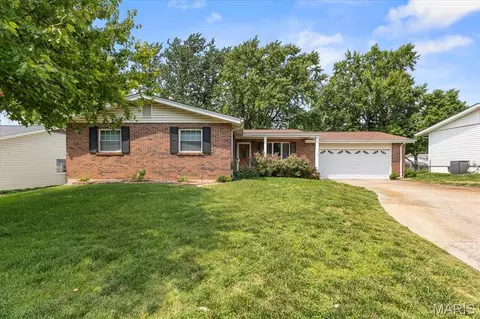 1001 Wilmington Dr, Saint Charles, MO 63301