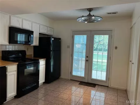 Kitchen - 3819 Treebrook Dr, Imperial, MO 63052 photo 2 of 5
