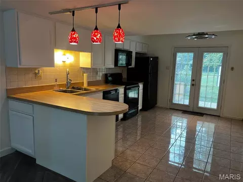 Kitchen - 3819 Treebrook Dr, Imperial, MO 63052 photo 3 of 5
