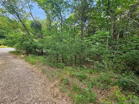 9468 Bent Tree Dr, Hillsboro, MO 63050