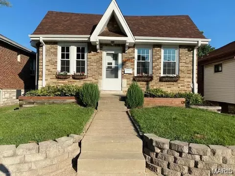 6805 Parkwood Pl, Saint Louis, MO 63116
