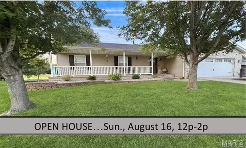 145 Jessica Dr, Saint Jacob, IL 62281