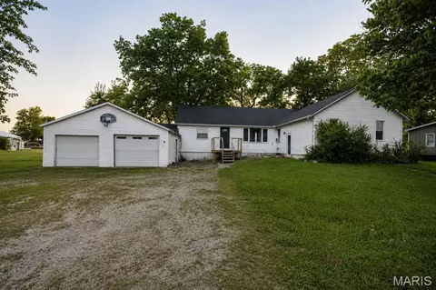 1013 Main St, Pocahontas, IL 62275