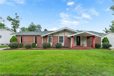 3580 Greenway Chase Dr, Florissant, MO 63031