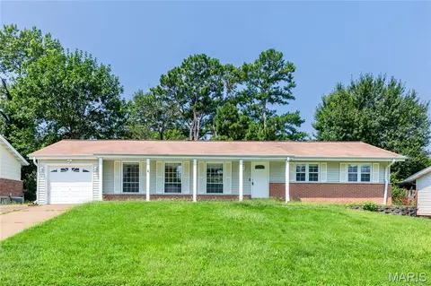 1223 Cedar Ridge Dr, Saint Louis, MO 63146