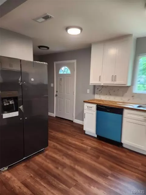 Entry Way - 6330 Washington Ave, Saint Louis, MO 63134 photo 2 of 2