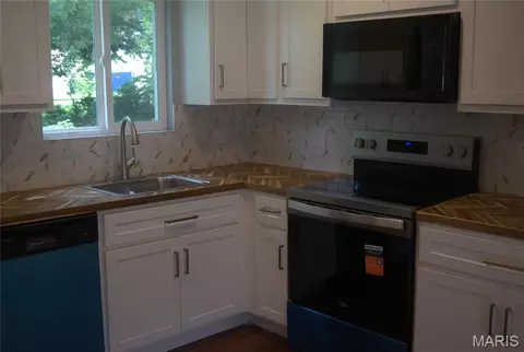 Kitchen - 6330 Washington Ave, Saint Louis, MO 63134 photo 2 of 3