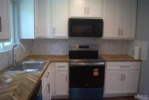 Kitchen - 6330 Washington Ave, Saint Louis, MO 63134 photo 1 of 3