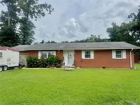 1107 E Washington Ave, Greenville, IL 62246