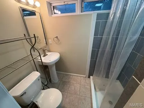 Bath - 504 Briscoe Ave, O'fallon, MO 63366 photo 2 of 2