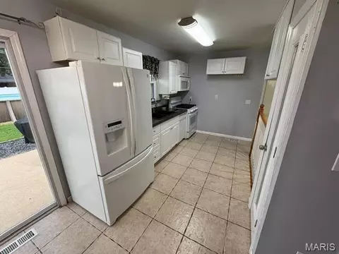 Kitchen - 504 Briscoe Ave, O'fallon, MO 63366 photo 2 of 2
