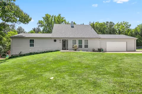 180 Cedargate Dr, Dittmer, MO 63023