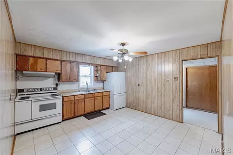 Kitchen - 1018 Top Dr, Arnold, MO 63010 photo 2 of 2