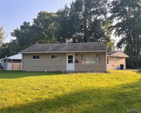 3900 N Park Dr, Belleville, IL 62226