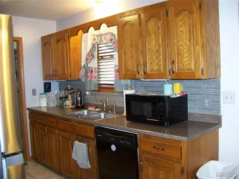 Kitchen - 13900 Haystack Ln, Dixon, MO 65459 photo 2 of 3