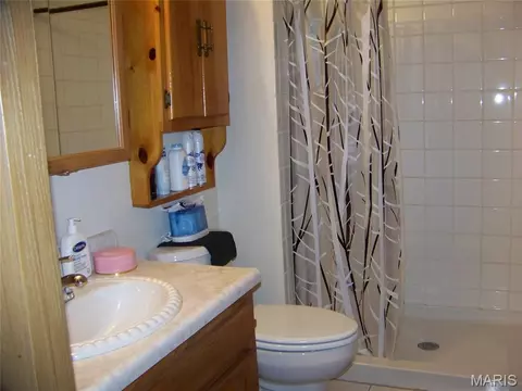 Bath - 13900 Haystack Ln, Dixon, MO 65459 photo 2 of 4