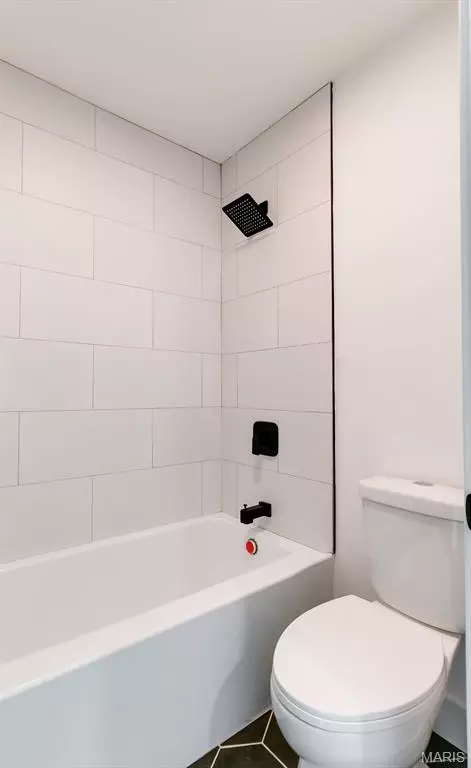 Bath - 10 Pershing Cir, O'fallon, MO 63366 photo 8 of 10