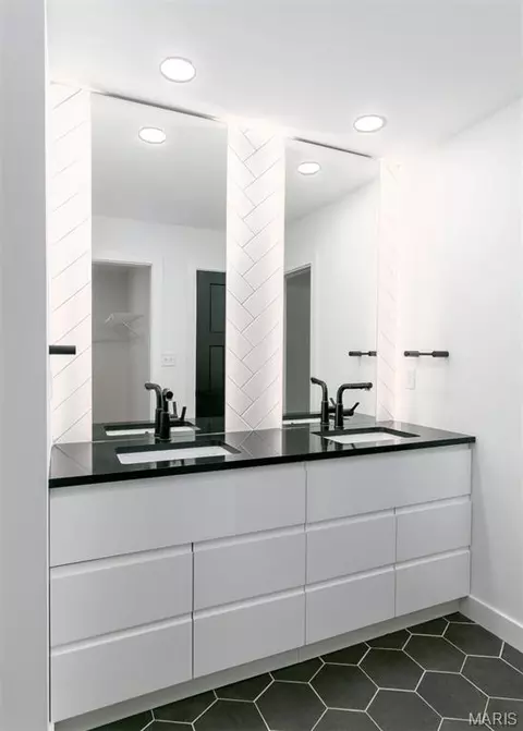 Bath - 10 Pershing Cir, O'fallon, MO 63366 photo 1 of 10