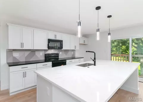 Kitchen - 10 Pershing Cir, O'fallon, MO 63366 photo 1 of 4
