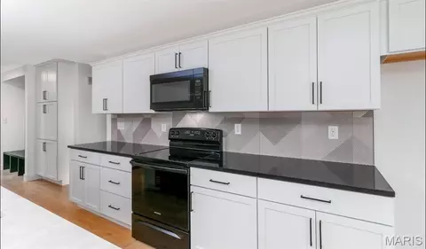 Kitchen - 10 Pershing Cir, O'fallon, MO 63366 photo 4 of 4