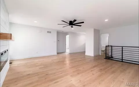 Living - 10 Pershing Cir, O'fallon, MO 63366 photo 5 of 5
