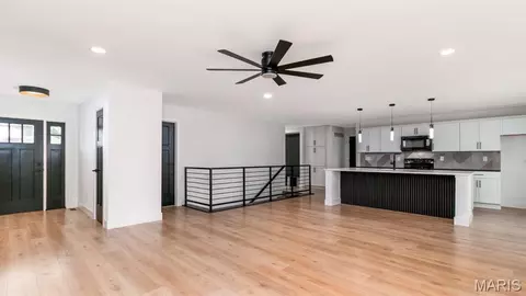 Living - 10 Pershing Cir, O'fallon, MO 63366 photo 1 of 5