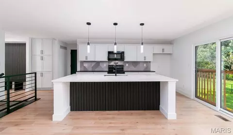 Kitchen - 10 Pershing Cir, O'fallon, MO 63366 photo 2 of 4