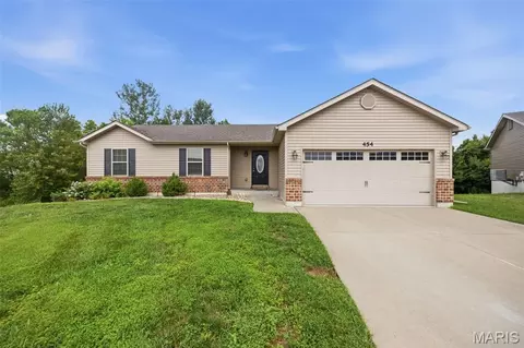 454 Honeysuckle Creek Dr, Wentzville, MO 63385