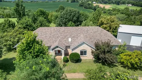 5541 Blackberry Ln, Washington, MO 63090