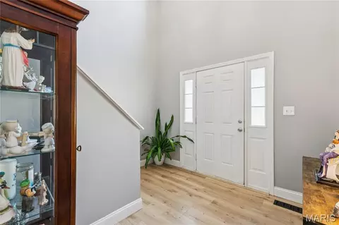 Entry Way - 947 Rolling Thunder Dr, O'fallon, MO 63368 photo 2 of 2