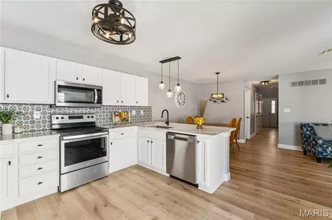 Kitchen - 947 Rolling Thunder Dr, O'fallon, MO 63368 photo 3 of 3