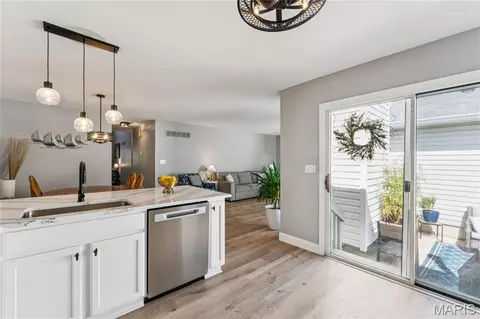 Kitchen - 947 Rolling Thunder Dr, O'fallon, MO 63368 photo 2 of 3