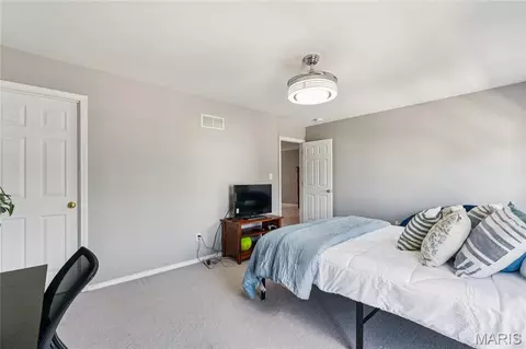 Bedroom - 947 Rolling Thunder Dr, O'fallon, MO 63368 photo 5 of 7