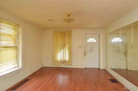 Living - 1908 Central Ave, Alton, IL 62002 photo 1 of 3