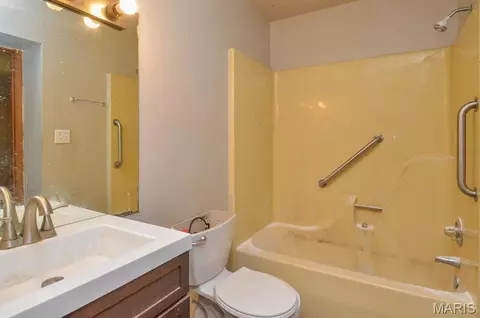 Bath - 1908 Central Ave, Alton, IL 62002 photo 1 of 1