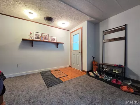 Entry Way - 28567 Comanche Trl, Canton, MO 63435 photo 1 of 2