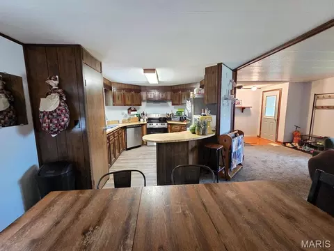 Kitchen - 28567 Comanche Trl, Canton, MO 63435 photo 1 of 5