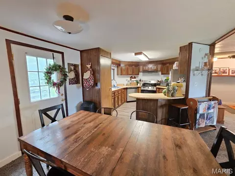 Dining - 28567 Comanche Trl, Canton, MO 63435 photo 1 of 2