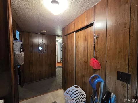 Entry Way - 28567 Comanche Trl, Canton, MO 63435 photo 2 of 2