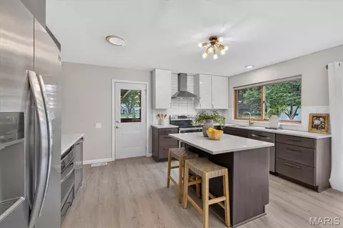 Kitchen - 401 Andover Ln, Ballwin, MO 63011 photo 5 of 5