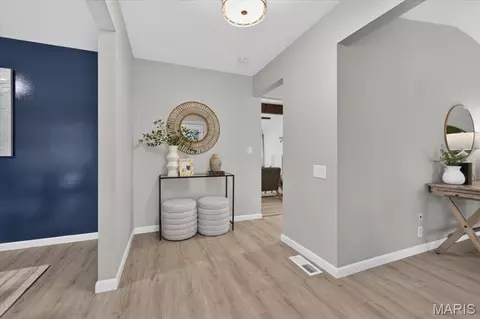 Entry Way - 401 Andover Ln, Ballwin, MO 63011 photo 2 of 3