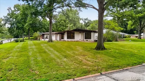 Exterior - 401 Andover Ln, Ballwin, MO 63011 photo 5 of 6