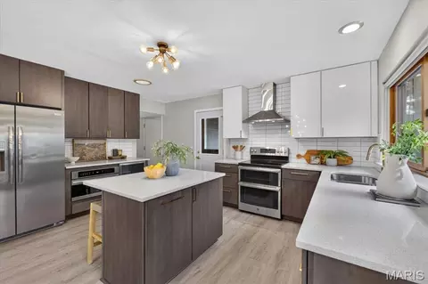 Kitchen - 401 Andover Ln, Ballwin, MO 63011 photo 4 of 5