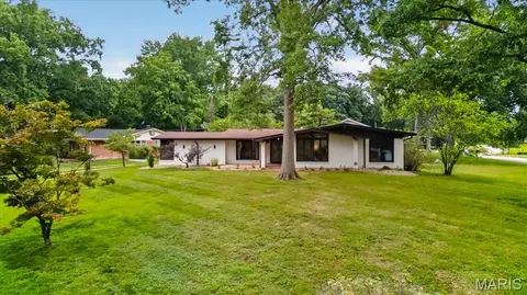 Exterior - 401 Andover Ln, Ballwin, MO 63011 photo 2 of 6