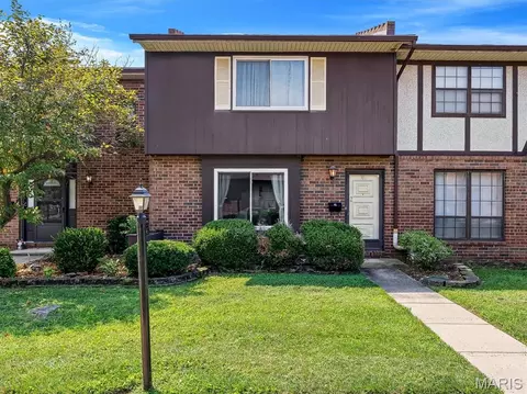 1229 N 17th St #2, Belleville, IL 62226