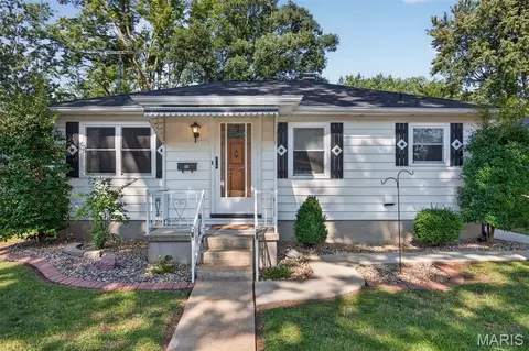 1916 Lemon Street Dr, Highland, IL 62249